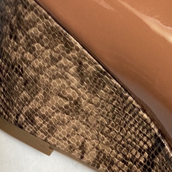 Calvin Klein Bessie Natural Almond Tan Patent Mini Snake Wedge Pump Sz 8.5 NWOT - Picture 11 of 12